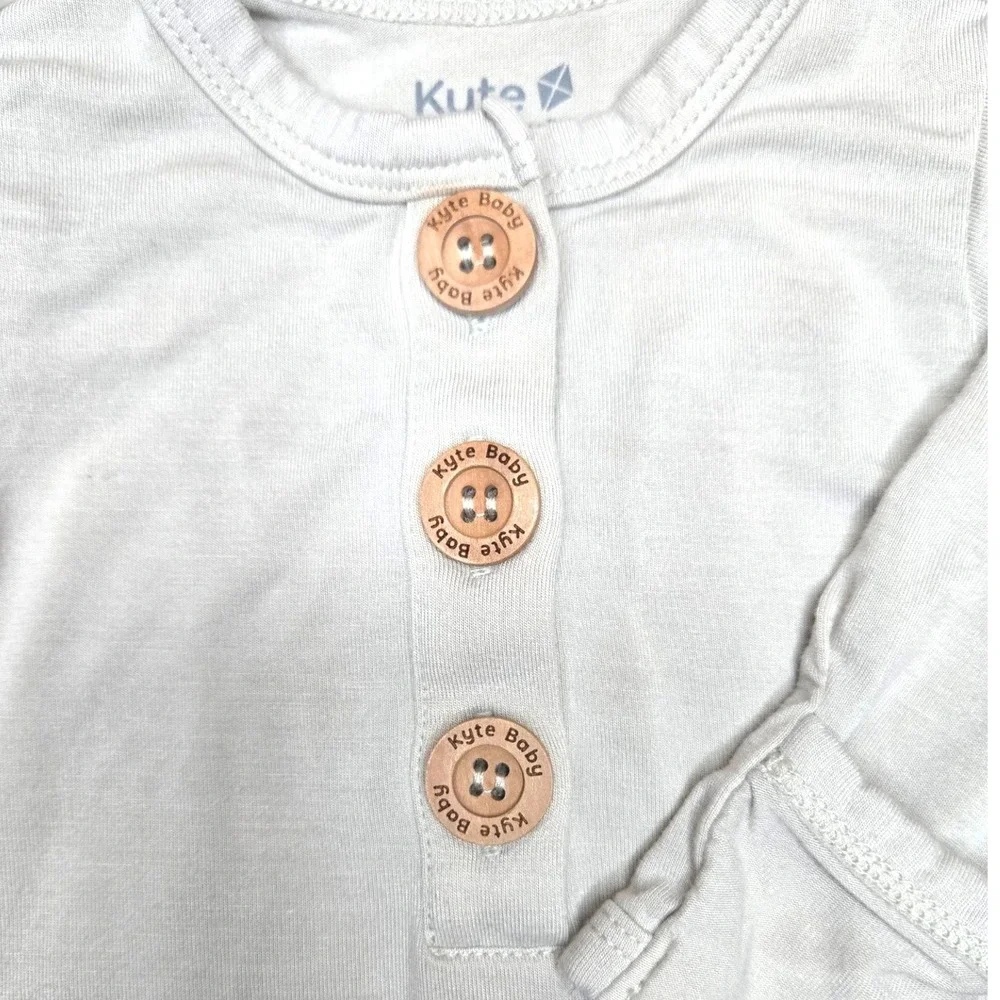 Kyte Baby Newborn Knotted Gown in Oat